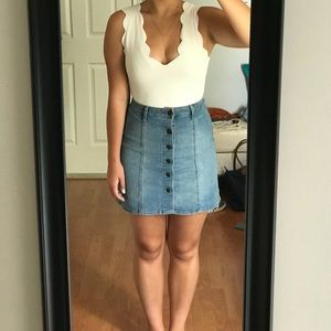 NWT!!!! Boohoo: Scalloped White Body Suit